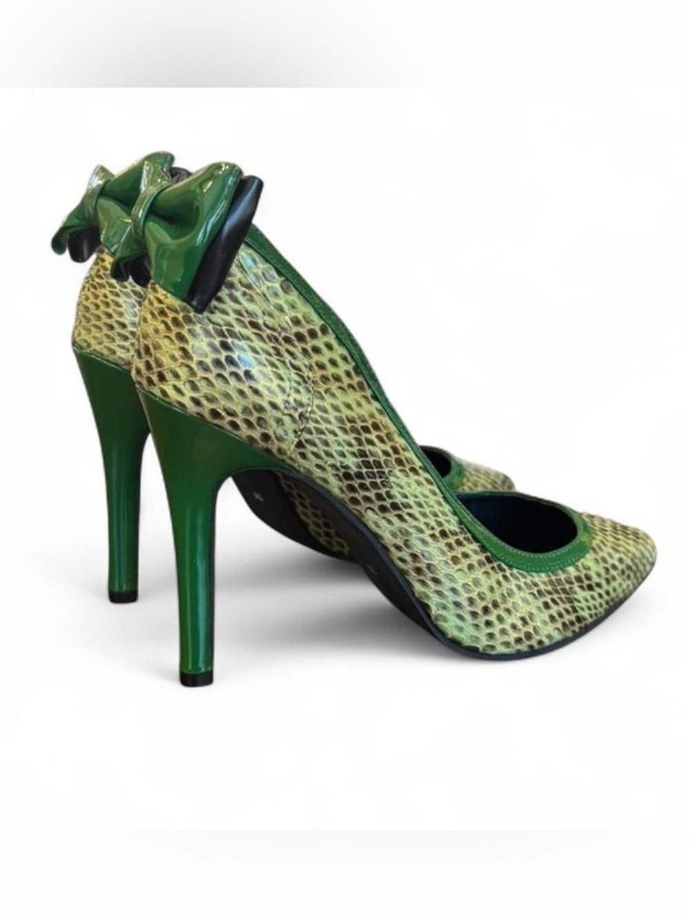 Shoes of Prey Green Snakeskin stiletto pump w/ patent bow US 7.5 + dust bag